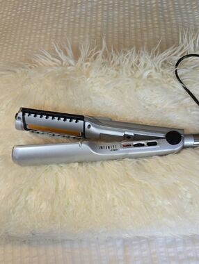 Infiniti Pro Silver Flat Iron Hair Straightener - Silver NWOT